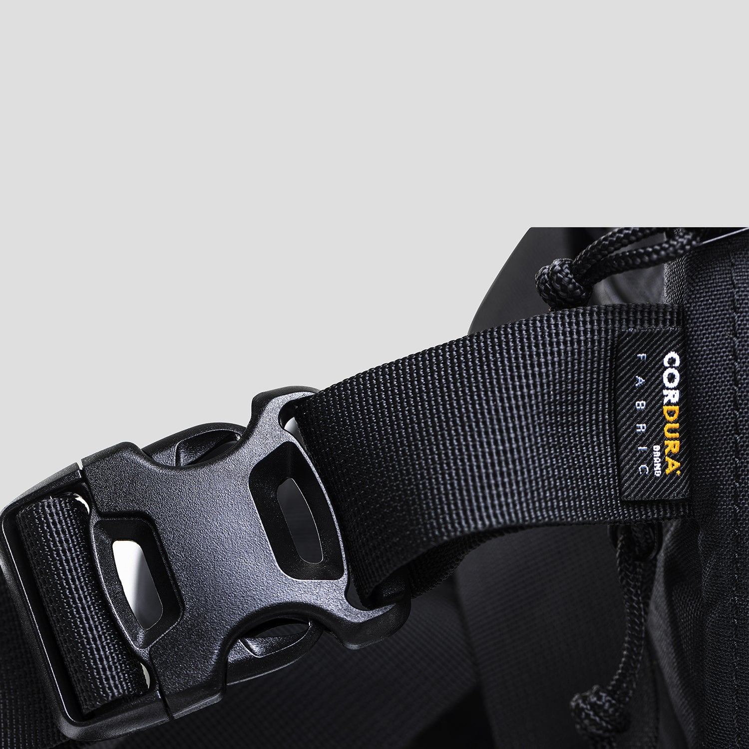 حقيبة إخفاء QAPS CORDURA® (صغيرة) بشريط فيلكرو أمامي أسود