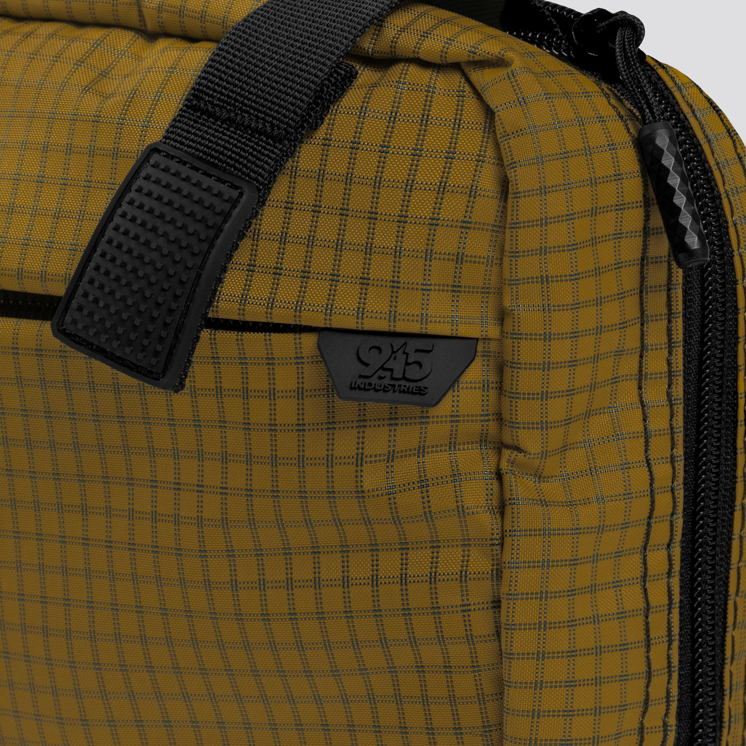 QAPX LOW PROFILE UltraGrid™ Coyote Brown Concealment Bag (X-LARGE) WITH IWB ADAPTER