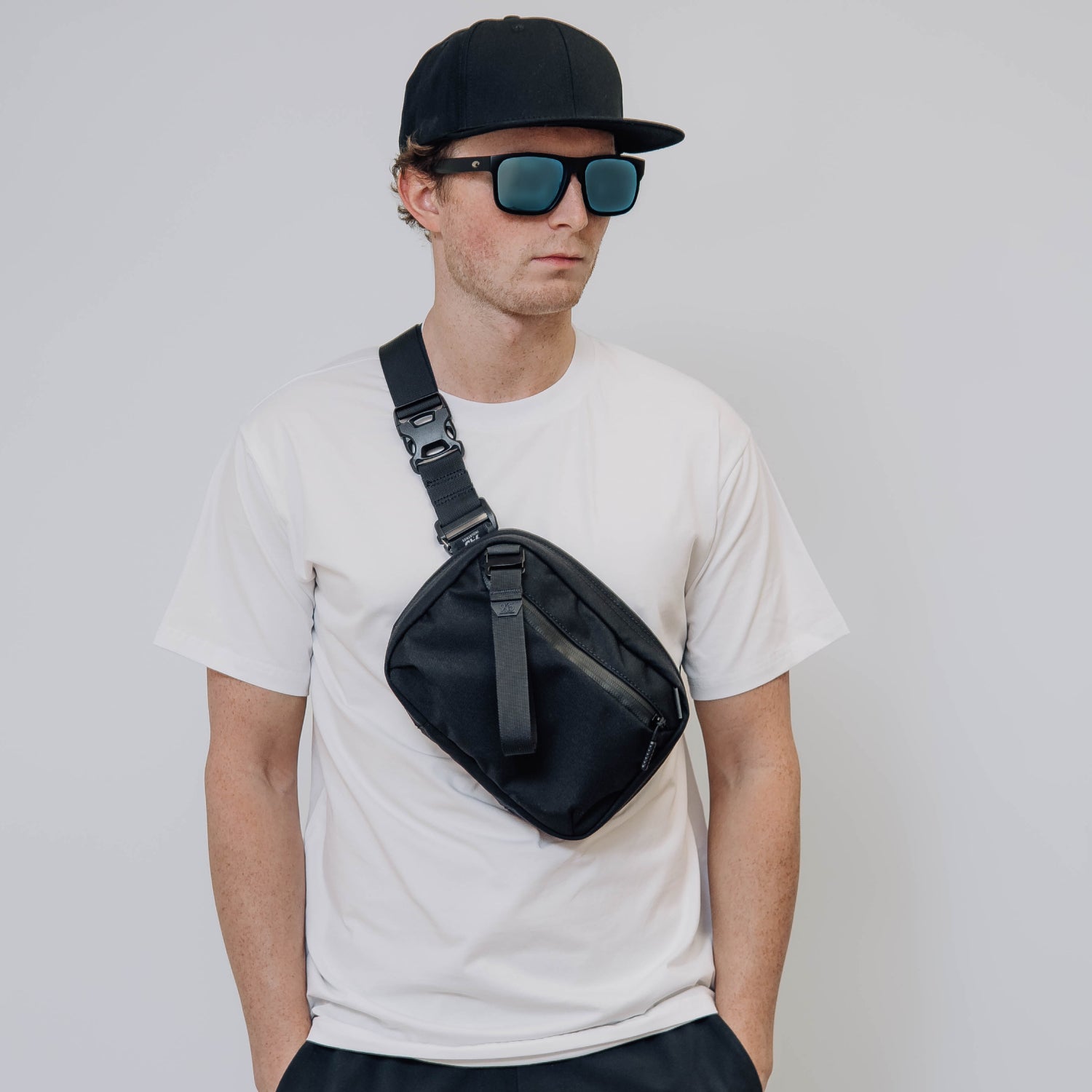 QAP Magnetic [Full Size] Concealment Bag Cordura®  Black With Kydex Holster